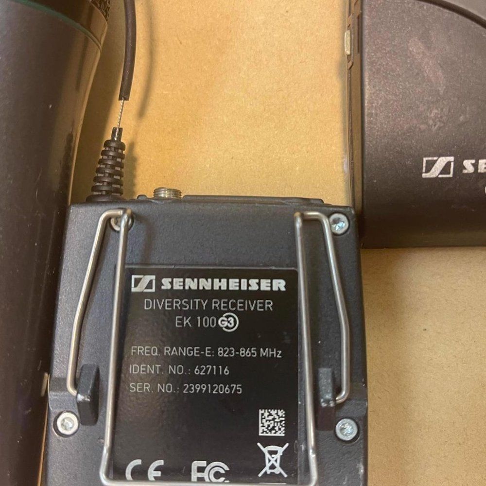 Handheld Sennheiser EW500   Transmitter,  830- 866 MHz with 2 EW 100 G3 Receiver