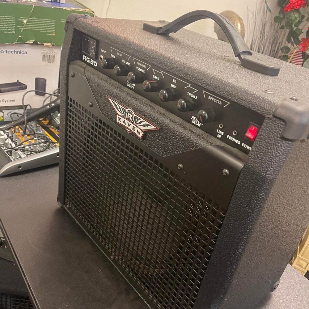 RG20 Raven Sound System used for a speaker & guitar