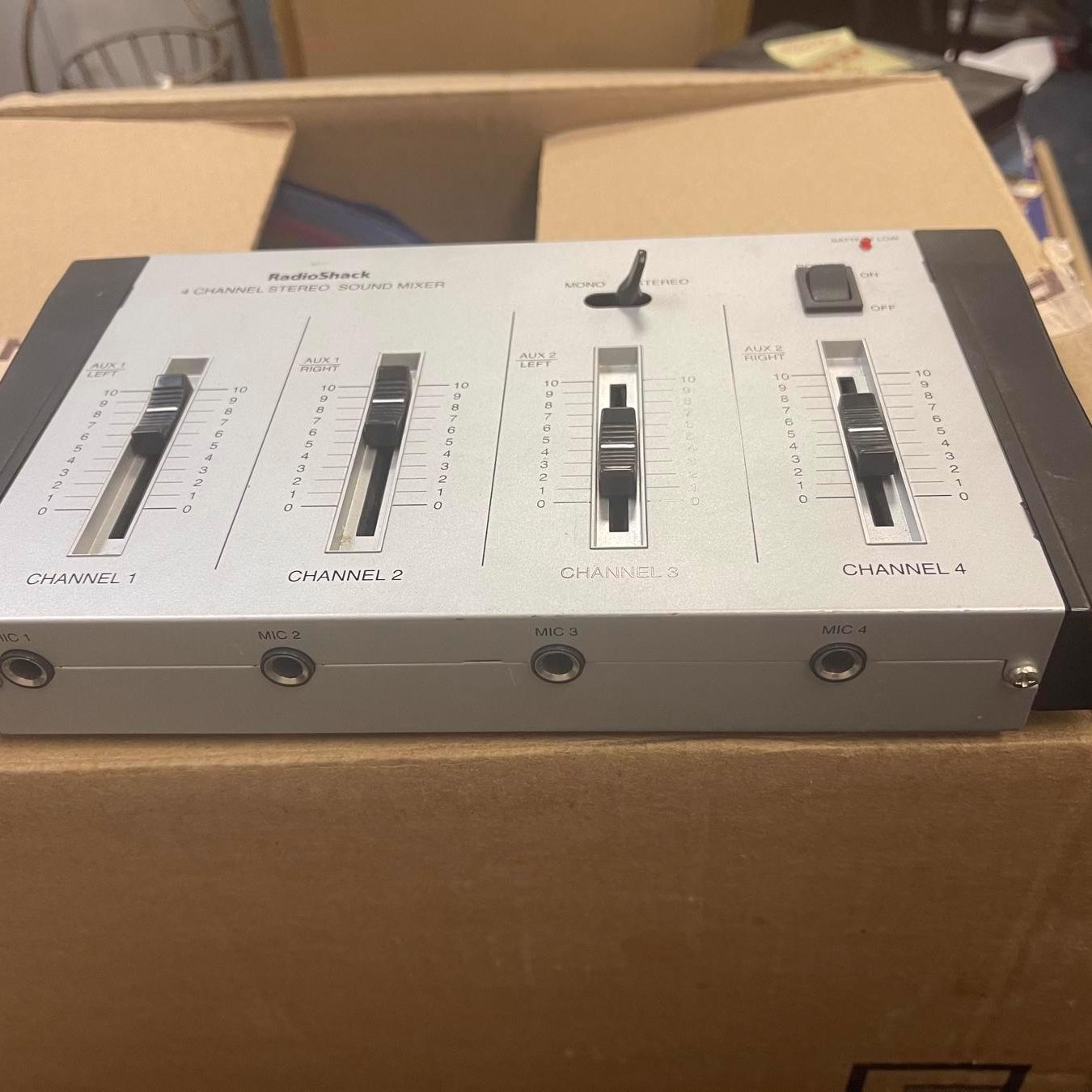 Radio Shack Stereo 4-Channel Microphone Mixer 32-2056