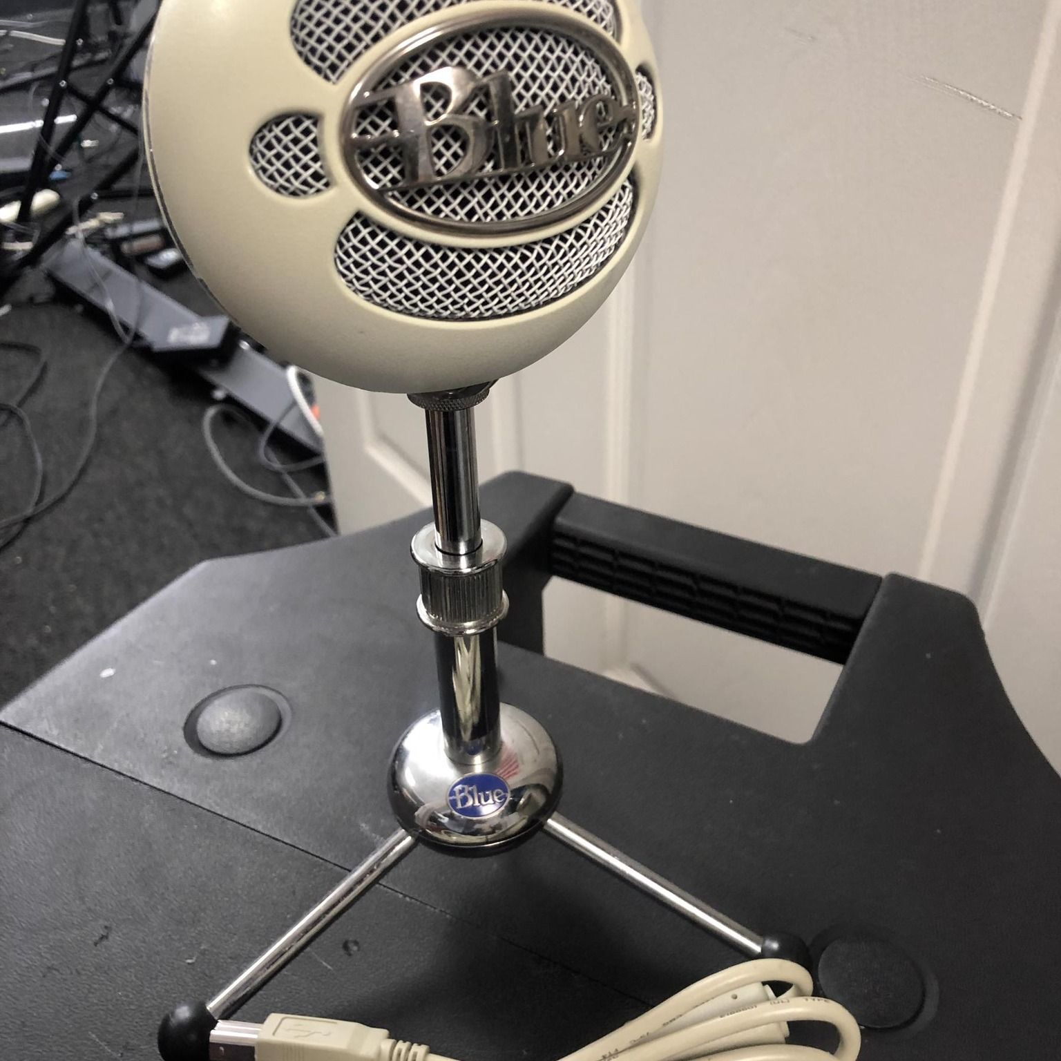 Blue Snowball Microphone (white)